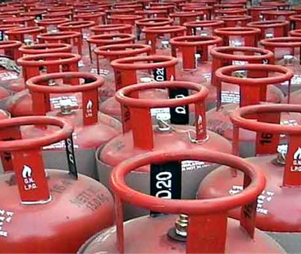 Parbhani: Adding gas to six thousand citizens a month | परभणी : महिनाभरात सहा हजार नागरिकांना गॅस जोडण्या Parbhani: Adding gas to six thousand citizens a month | परभणी : महिनाभरात सहा हजार नागरिकांना गॅस जोडण्या