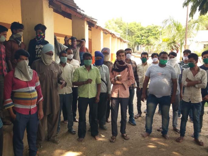 No food, no hunger strike, just let us go to the village | जेवण नको, उपाशी ठेवले तरी चालेल, फक्त आम्हाला गावी जाऊ द्या परप्रांतियांची हाक, राहुरीच्या आश्रमशाळेत शंभर परप्रांतियांची राहण्याची व्यवस्था No food, no hunger strike, just let us go to the village | जेवण नको, उपाशी ठेवले तरी चालेल, फक्त आम्हाला गावी जाऊ द्या परप्रांतियांची हाक, राहुरीच्या आश्रमशाळेत शंभर परप्रांतियांची राहण्याची व्यवस्था