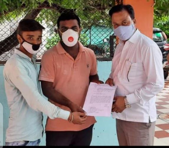 For the past two months, private ambulance bills have been stagnant and fuel has been cut off | दोन महिन्यांपासून खाजगी रुग्णवाहिकांची बिले थकली व इंधनही बंद For the past two months, private ambulance bills have been stagnant and fuel has been cut off | दोन महिन्यांपासून खाजगी रुग्णवाहिकांची बिले थकली व इंधनही बंद