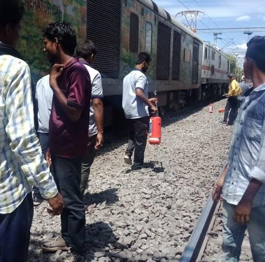 A fire in the Gitanjali Express box between Khamqhed and Malkapur | खामखेड ते मलकापूर दरम्यान गीतांजली एक्सप्रेसच्या डब्याला आग