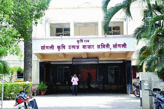 Farmers' lessons to Udid Purchase Center | उडीद खरेदी केंद्राकडे शेतकऱ्यांची पाठ Farmers' lessons to Udid Purchase Center | उडीद खरेदी केंद्राकडे शेतकऱ्यांची पाठ