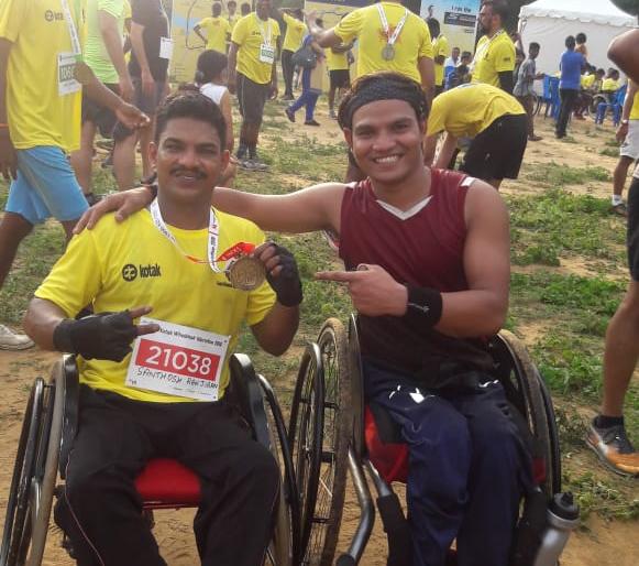 Kolhapur: Firstly to win the first half of the wheelchair marathon | कोल्हापूर : व्हीलचेअर मॅरॅथॉनमध्ये पन्हाळ्याचा दुचाकी मॅकेनिक संतोष रांजगणे प्रथम
