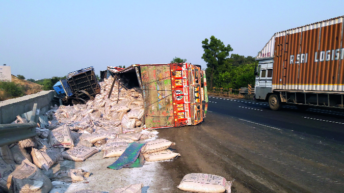 The 'S' took another turn of the wicket | ‘एस’ वळणाने घेतला आणखी एक बळी The 'S' took another turn of the wicket | ‘एस’ वळणाने घेतला आणखी एक बळी