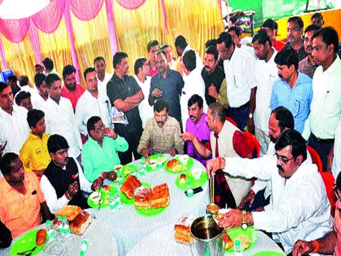 'Missal Party' for Shiv Sainiks | शिवसैनिकांसाठी ‘मिसळ पार्टी’ 'Missal Party' for Shiv Sainiks | शिवसैनिकांसाठी ‘मिसळ पार्टी’