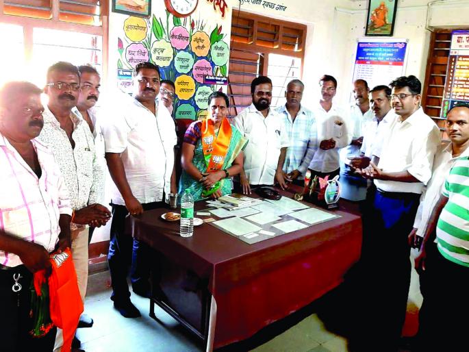 Disapprove resolution of mistrust of Malevad sarpanch | मळेवाड सरपंचांवरील अविश्वास ठराव नामंजूर Disapprove resolution of mistrust of Malevad sarpanch | मळेवाड सरपंचांवरील अविश्वास ठराव नामंजूर