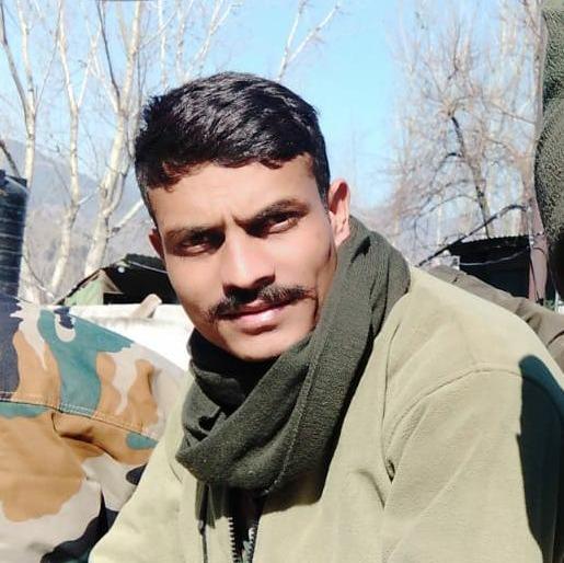 Bhakshi jawan killed in bunker fire | बंकरमध्ये लागलेल्या आगीत भाक्षीच्या जवानाचा मृत्यू Bhakshi jawan killed in bunker fire | बंकरमध्ये लागलेल्या आगीत भाक्षीच्या जवानाचा मृत्यू