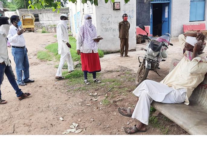 Annasaheb became Bhausaheb in rural areas on the background of Corona! | कोरोनाच्या पार्श्वभूमीवर ग्रामीण भागात भाऊसाहेब बनले आण्णासाहेब ! Annasaheb became Bhausaheb in rural areas on the background of Corona! | कोरोनाच्या पार्श्वभूमीवर ग्रामीण भागात भाऊसाहेब बनले आण्णासाहेब !