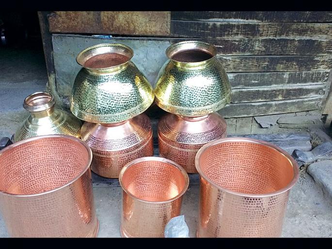 The copper, brassware disappear from the kitchen | बदलत्या जीवनशैलीचा परिणाम; स्वयंपाकघरातून तांबा, पितळेची भांडी गायब