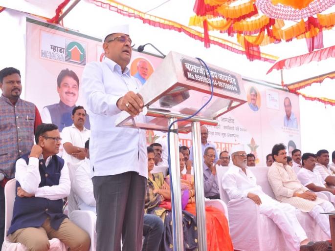 We do not want to borrow from outside, we also want Radhakrishna Vikhe | बाहेरच्या लोकांचं कौतुक कशाला करायचं?; राधाकृष्ण विखेंचा शरद पवारांना टोला We do not want to borrow from outside, we also want Radhakrishna Vikhe | बाहेरच्या लोकांचं कौतुक कशाला करायचं?; राधाकृष्ण विखेंचा शरद पवारांना टोला