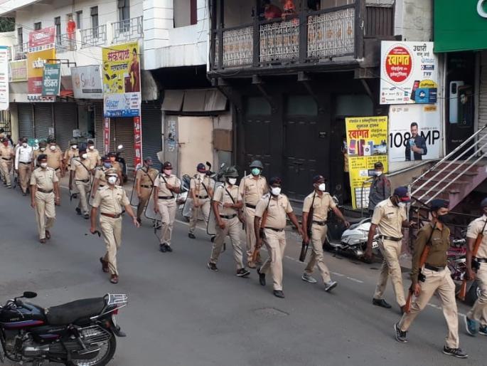 Police mobilization on the backdrop of Shiva Jayanti, Eid in Wai | वाईमध्ये शिवजयंती, ईदच्या पार्श्वभूमीवर पोलीस संचलन