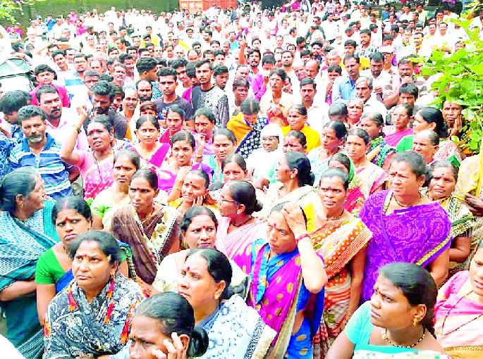 Citizens clash on Sindhi municipal corporation | सिंदी (रेल्वे) पालिकेवर नागरिकांची धडक Citizens clash on Sindhi municipal corporation | सिंदी (रेल्वे) पालिकेवर नागरिकांची धडक