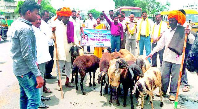 Stop the path to Savagi T-Point | सावंगी टी-पॉर्इंटवर रास्ता रोको Stop the path to Savagi T-Point | सावंगी टी-पॉर्इंटवर रास्ता रोको