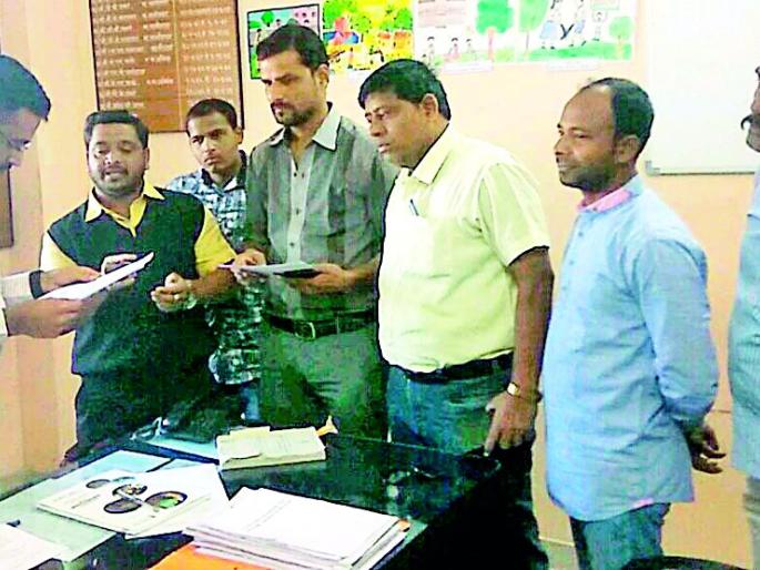 Make new school grounds available for sports | नूतन शाळेचे मैदान खेळांसाठी उपलब्ध करा Make new school grounds available for sports | नूतन शाळेचे मैदान खेळांसाठी उपलब्ध करा