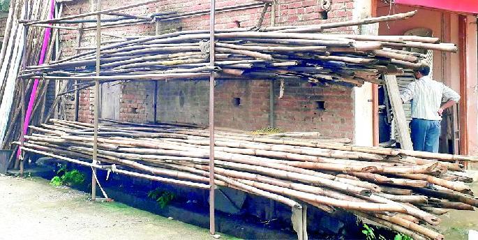 144.30 crore hit to service professionals | सेवा व्यावसायिकांना १४४.३० कोटींचा फटका 144.30 crore hit to service professionals | सेवा व्यावसायिकांना १४४.३० कोटींचा फटका