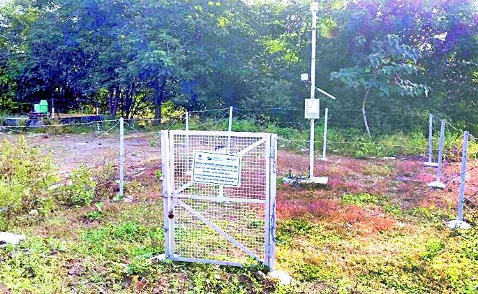 Due to the rainy season for 10 years sick | दहा वर्षांपासून पर्जन्यमान केंद्र आजारी