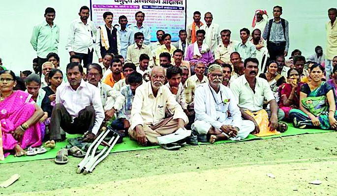 Prohibition of public anti-corruption policies reported from foodgrains | अन्नत्यागातून नोंदविला जनसामान्य विरोधी धोरणांचा निषेध Prohibition of public anti-corruption policies reported from foodgrains | अन्नत्यागातून नोंदविला जनसामान्य विरोधी धोरणांचा निषेध