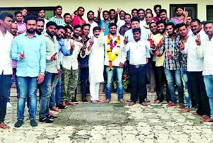 The Kamble Group has grown up | कांबळे गटाला बाप्पा पावले The Kamble Group has grown up | कांबळे गटाला बाप्पा पावले