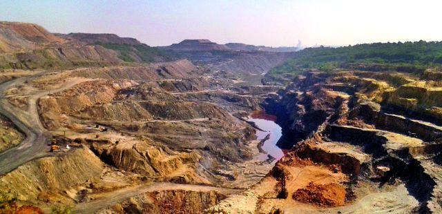 The coal blocks in the Wani area | वणी क्षेत्रातील कोळसा खाणींना घरघर The coal blocks in the Wani area | वणी क्षेत्रातील कोळसा खाणींना घरघर