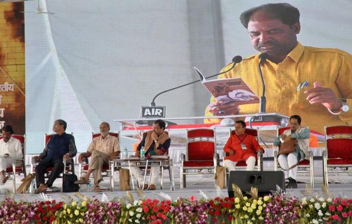 Marathi Sahitya Samelan; Kavi Samelan | शारदे, वीणा ठेव दूर आता, शस्त्र घे तू हाती Marathi Sahitya Samelan; Kavi Samelan | शारदे, वीणा ठेव दूर आता, शस्त्र घे तू हाती