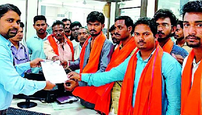 Shivsena aggressor against Ghatanjee State Bank | घाटंजी स्टेट बँकेविरूद्ध शिवसेना आक्रमक