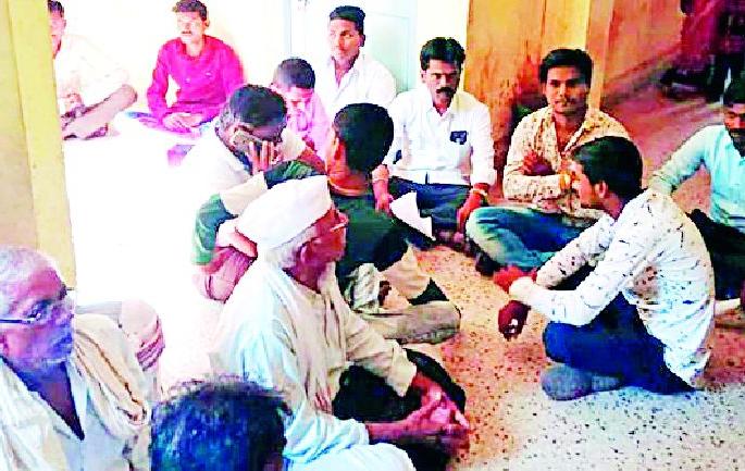 Strike in Arni tehsil | आर्णी तहसीलमध्ये प्रहारचा ठिय्या Strike in Arni tehsil | आर्णी तहसीलमध्ये प्रहारचा ठिय्या