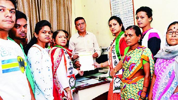 Women's Nationalist Congress bells | महिला राष्ट्रवादी काँग्रेसचा घंटानाद Women's Nationalist Congress bells | महिला राष्ट्रवादी काँग्रेसचा घंटानाद