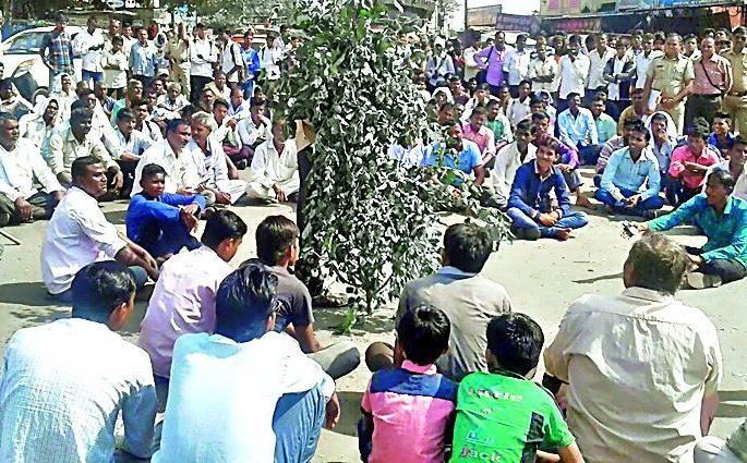 Halt at Gunj | गुंज येथे चक्काजाम Halt at Gunj | गुंज येथे चक्काजाम