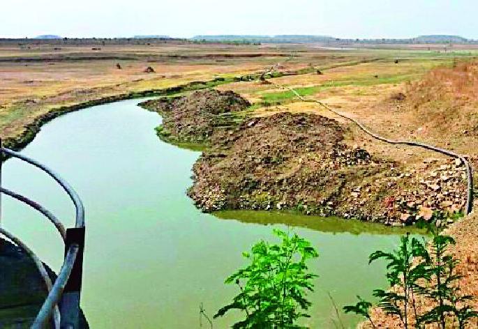 Now the water is discovered in the drain | आता निळोणा जलाशयातच घेतला जातो पाण्याचा शोध Now the water is discovered in the drain | आता निळोणा जलाशयातच घेतला जातो पाण्याचा शोध