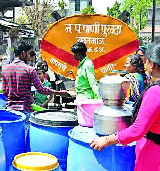 Water supply to 39 villages in Tankkar water tank | जिल्ह्यातील ३९ गावांना टँकरने पाणीपुरवठा Water supply to 39 villages in Tankkar water tank | जिल्ह्यातील ३९ गावांना टँकरने पाणीपुरवठा