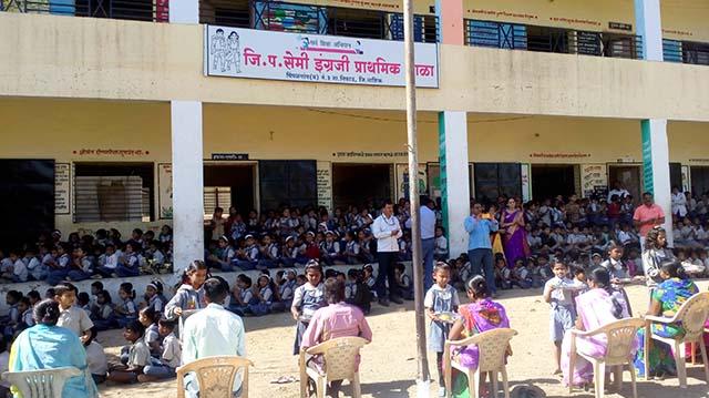 Bye bye to over 200 English medium schools | तब्बल २०० विद्यार्थ्यांचा इंग्रजी माध्यमाच्या शाळांना बायबाय Bye bye to over 200 English medium schools | तब्बल २०० विद्यार्थ्यांचा इंग्रजी माध्यमाच्या शाळांना बायबाय