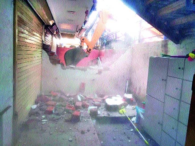 CIDCO destroyed 37 unauthorized constructions | सिडकोतील ३७ अनधिकृत बांधकामे उद्ध्वस्त CIDCO destroyed 37 unauthorized constructions | सिडकोतील ३७ अनधिकृत बांधकामे उद्ध्वस्त