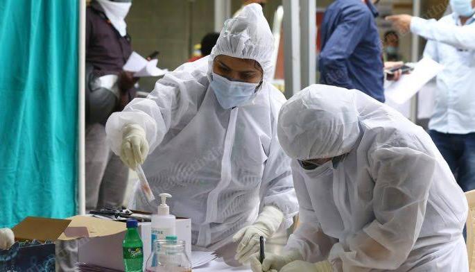 Corona virus : Only 500 doctors for 10 lakhs people! | Corona virus : धक्कादायक ! दहा लाख लोकांसाठी फक्त ५०० डॉक्टर; कोरोनाकाळातील भयावह वास्तव Corona virus : Only 500 doctors for 10 lakhs people! | Corona virus : धक्कादायक ! दहा लाख लोकांसाठी फक्त ५०० डॉक्टर; कोरोनाकाळातील भयावह वास्तव