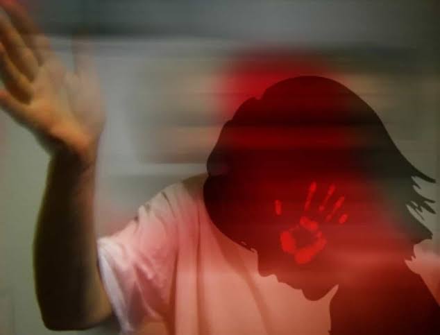 Beating a girl who tells an understanding girl; Bhosari father charged | समजून सांगणाऱ्या मुलीला मारहाण सांगणाऱ्या मुलीला बेदम मारहाण; भोसरीत पित्यावर गुन्हा दाखल Beating a girl who tells an understanding girl; Bhosari father charged | समजून सांगणाऱ्या मुलीला मारहाण सांगणाऱ्या मुलीला बेदम मारहाण; भोसरीत पित्यावर गुन्हा दाखल