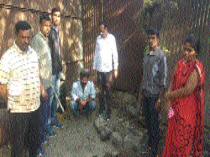 Print to the villagers liquor | गावठी दारू अड्ड्यांवर छापा