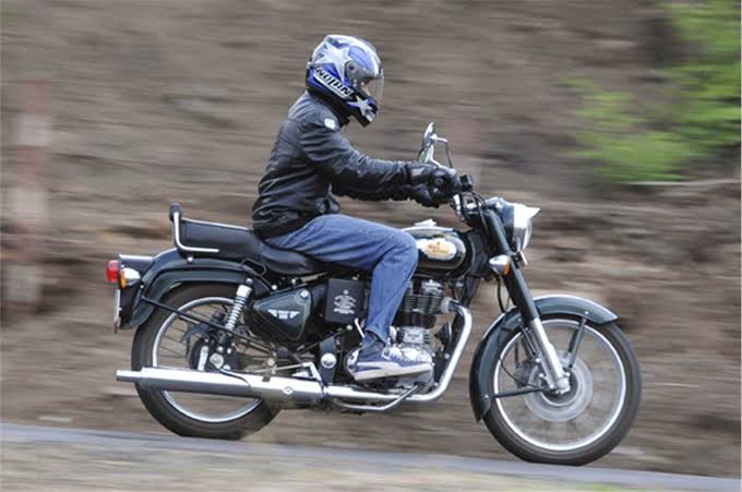 Bullet riders crave 'firecrackers'; Even if a fine of Rs 25 lakh is collected, it is still a 'fun' | बुलेट रायडर्सला 'फटाक्यां'ची हौस भारी ; २५ लाखांचा दंड वसूल तरी 'मस्ती'ठरतेय शिरजोरी Bullet riders crave 'firecrackers'; Even if a fine of Rs 25 lakh is collected, it is still a 'fun' | बुलेट रायडर्सला 'फटाक्यां'ची हौस भारी ; २५ लाखांचा दंड वसूल तरी 'मस्ती'ठरतेय शिरजोरी