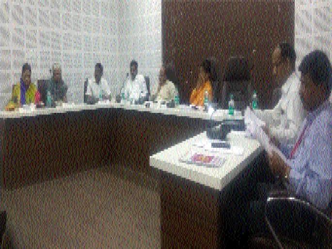 Disturbance of fund distribution in Jalna Zilla Parishad | जालना जि.प.सभेत निधी वाटपावरुन गोंधळ Disturbance of fund distribution in Jalna Zilla Parishad | जालना जि.प.सभेत निधी वाटपावरुन गोंधळ