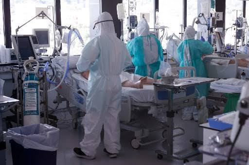 Don't stop the jumbo and controversy! Some doctors in the ICU complained directly to Ajit Pawar | जम्बो अन् वाद काय थांबेच ना! आयसीयूतील काही डॉक्टरांनी मांडले थेट अजित पवारांकडे गाऱ्हाणे Don't stop the jumbo and controversy! Some doctors in the ICU complained directly to Ajit Pawar | जम्बो अन् वाद काय थांबेच ना! आयसीयूतील काही डॉक्टरांनी मांडले थेट अजित पवारांकडे गाऱ्हाणे