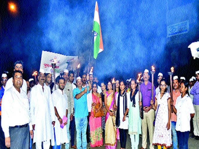 Youth Worship Jyoth Ferry on behalf of Yashwantrao Chavan Pratishthan's Regional Center | यशवंतराव चव्हाण प्रतिष्ठानच्या विभागीय केंद्राच्या वतीने ‘युवा स्वतंत्रता ज्योत’ फेरी Youth Worship Jyoth Ferry on behalf of Yashwantrao Chavan Pratishthan's Regional Center | यशवंतराव चव्हाण प्रतिष्ठानच्या विभागीय केंद्राच्या वतीने ‘युवा स्वतंत्रता ज्योत’ फेरी