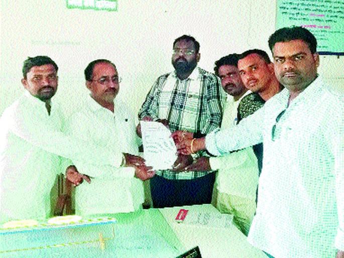 Demand for fodder camp in Rajapur group | राजापूर गटात चारा छावणी सुरू करण्याची मागणी Demand for fodder camp in Rajapur group | राजापूर गटात चारा छावणी सुरू करण्याची मागणी