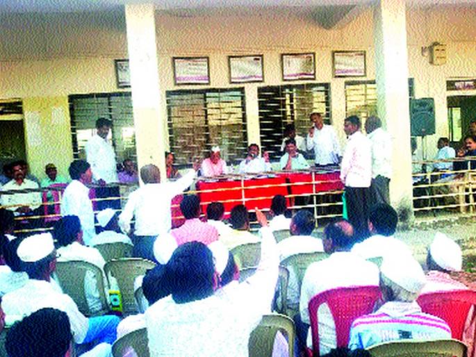 Complaints of rain in review meeting in Surgan | सुरगाण्यात  आढावा बैठकीत तक्रारींचा पाऊस  Complaints of rain in review meeting in Surgan | सुरगाण्यात  आढावा बैठकीत तक्रारींचा पाऊस