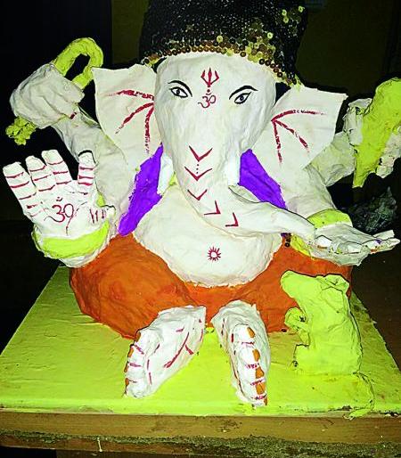 Ganesh Chaturthi 2018; Ganesh idol created from a waste paper in tribal hostel in Nagpur | Ganesh Chaturthi 2018; नागपुरातील आदिवासी वसतिगृहात रद्दी पेपरमधून साकारली गणेशमूर्ती Ganesh Chaturthi 2018; Ganesh idol created from a waste paper in tribal hostel in Nagpur | Ganesh Chaturthi 2018; नागपुरातील आदिवासी वसतिगृहात रद्दी पेपरमधून साकारली गणेशमूर्ती