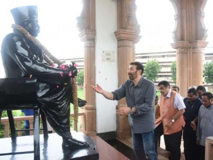 Sunny Deol visits Memorial Temple in Nagpur | सनी देओलने दिली नागपुरात स्मृती मंदिराला भेट Sunny Deol visits Memorial Temple in Nagpur | सनी देओलने दिली नागपुरात स्मृती मंदिराला भेट