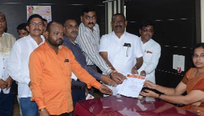 Demonstrations of village workers for pending demands | प्रलंबित मागण्यांसाठी ग्रामसेवकांची निदर्शने