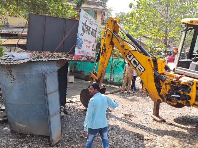 Hammer on the green belt encroachment at Panjarpol | पांजरपोळ येथील हरितपट्ट्यातील अतिक्रमणावर हातोडा Hammer on the green belt encroachment at Panjarpol | पांजरपोळ येथील हरितपट्ट्यातील अतिक्रमणावर हातोडा
