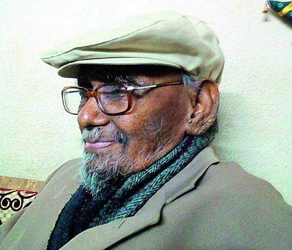 Nana Bandidekar's flag hoisting campaign witnessed the first independence of Kolhapur district | Independence Day (12590) कोल्हापूर जिल्'ातील पहिल्या स्वातंत्र्यदिनाचे साक्षीदार, नाना बांदिवडेकरांनी केले ध्वजारोहण