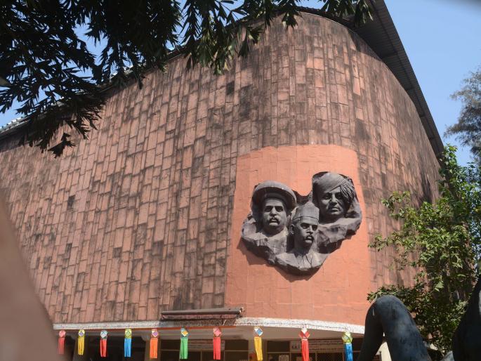 actor vaibhav mangle reaction about gadkari theatre thane | दुर्गंधीचे साम्राज्य आणि ॲकॉस्टिक्सची बोंब actor vaibhav mangle reaction about gadkari theatre thane | दुर्गंधीचे साम्राज्य आणि ॲकॉस्टिक्सची बोंब