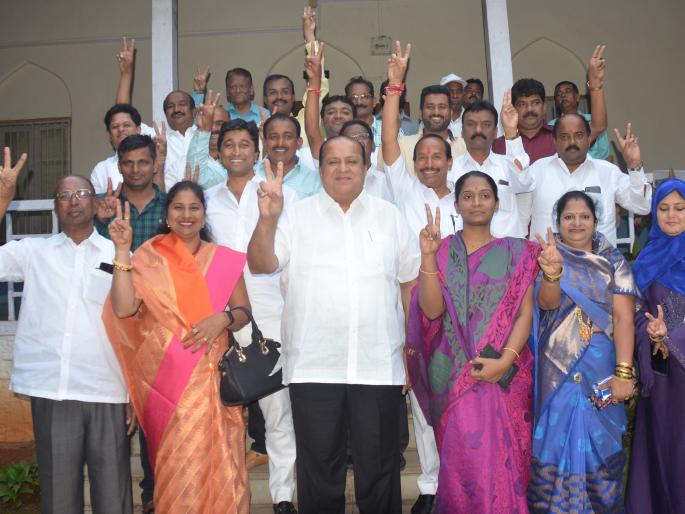 Sunmanjari Latkar for the post of mayor from NCP | राष्ट्रवादीतून महापौरपदासाठी सूरमंजिरी लाटकर Sunmanjari Latkar for the post of mayor from NCP | राष्ट्रवादीतून महापौरपदासाठी सूरमंजिरी लाटकर