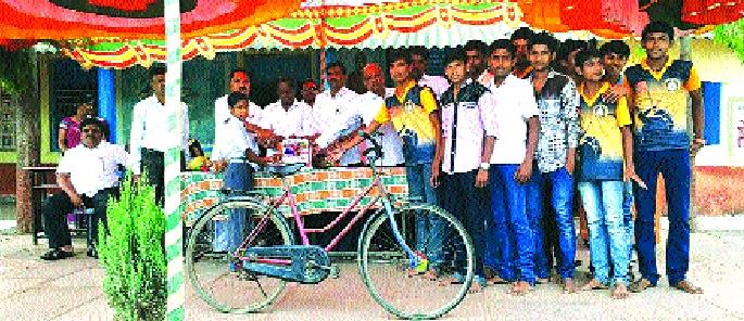 Parents of unfounded siblings became parents ... - The story of the school of Linganoor | निराधार भावंडांचे विद्यार्थीच बनले पालक...- लिंगनूरच्या शाळेतील कहाणी Parents of unfounded siblings became parents ... - The story of the school of Linganoor | निराधार भावंडांचे विद्यार्थीच बनले पालक...- लिंगनूरच्या शाळेतील कहाणी