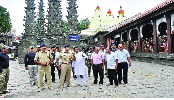 The decision of 'Devasthan' is also seen in 'CCTV' - Ambabai Temple in Dhenanangan | दर्शनरांगांतही ‘सीसीटीव्ही’-- अंबाबाई मंदिरबाबत ‘देवस्थान’चा निर्णय  The decision of 'Devasthan' is also seen in 'CCTV' - Ambabai Temple in Dhenanangan | दर्शनरांगांतही ‘सीसीटीव्ही’-- अंबाबाई मंदिरबाबत ‘देवस्थान’चा निर्णय