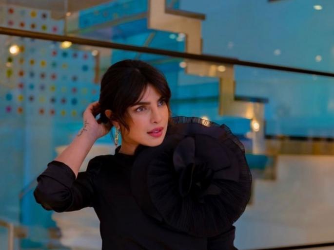 The director had asked Priyanka Chopra to show her underwear, but Salman had objected and helped her | प्रियंका चोप्राला अंतर्वस्त्र दाखवायला सांगितले होते दिग्दर्शकाने, सलमानने आक्षेप घेत केली होती तिची मदत The director had asked Priyanka Chopra to show her underwear, but Salman had objected and helped her | प्रियंका चोप्राला अंतर्वस्त्र दाखवायला सांगितले होते दिग्दर्शकाने, सलमानने आक्षेप घेत केली होती तिची मदत